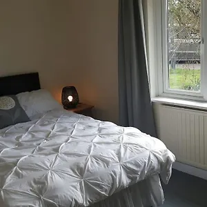 A Quiet Self-contained Flat Close To Exeter. Apartment